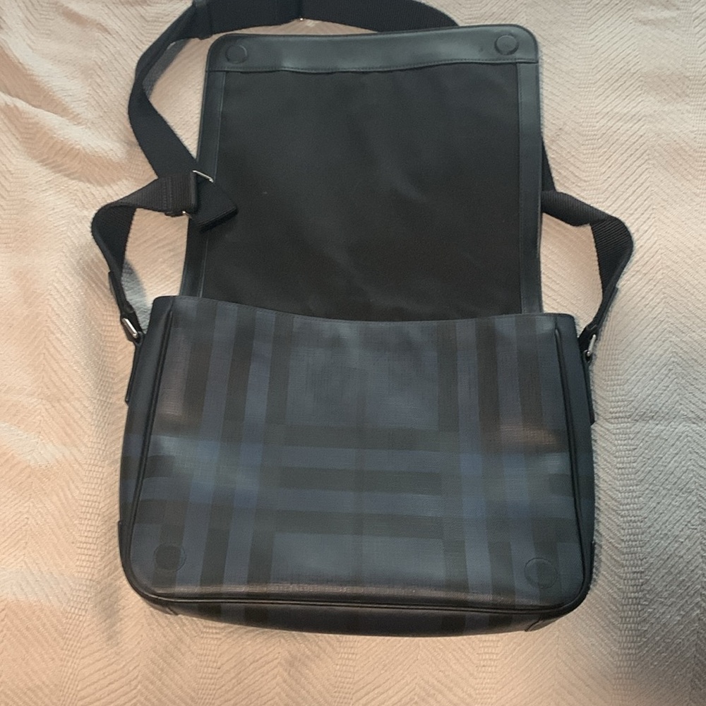 NWOT Burberry Navy/Black Plaid Bruno Messenger Bag - Picture 4 of 10